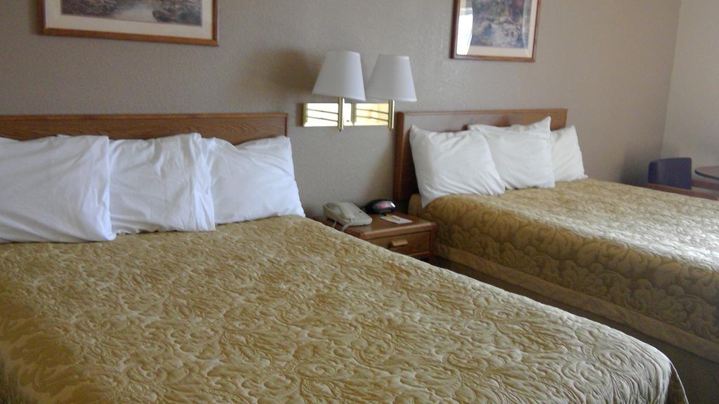 Hotel Super 8 By Wyndham Battle Mountain Habitación foto